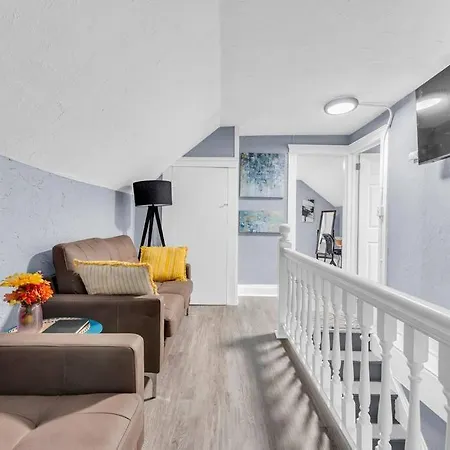 Quaint 2 Bedrooms In Historic Little Italy